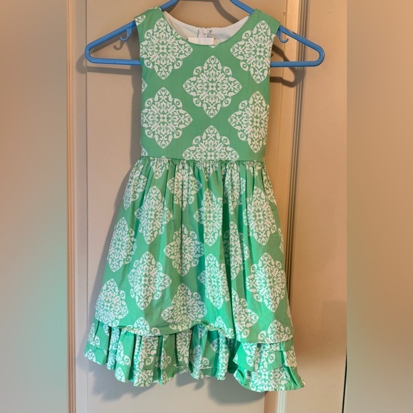 Counting
Daisies Elegant Green Kids Dress with White Pattern - Picture 3 of 11
